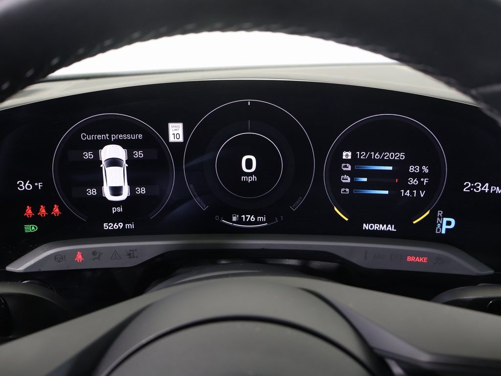 Used 2024 Porsche Taycan image 31