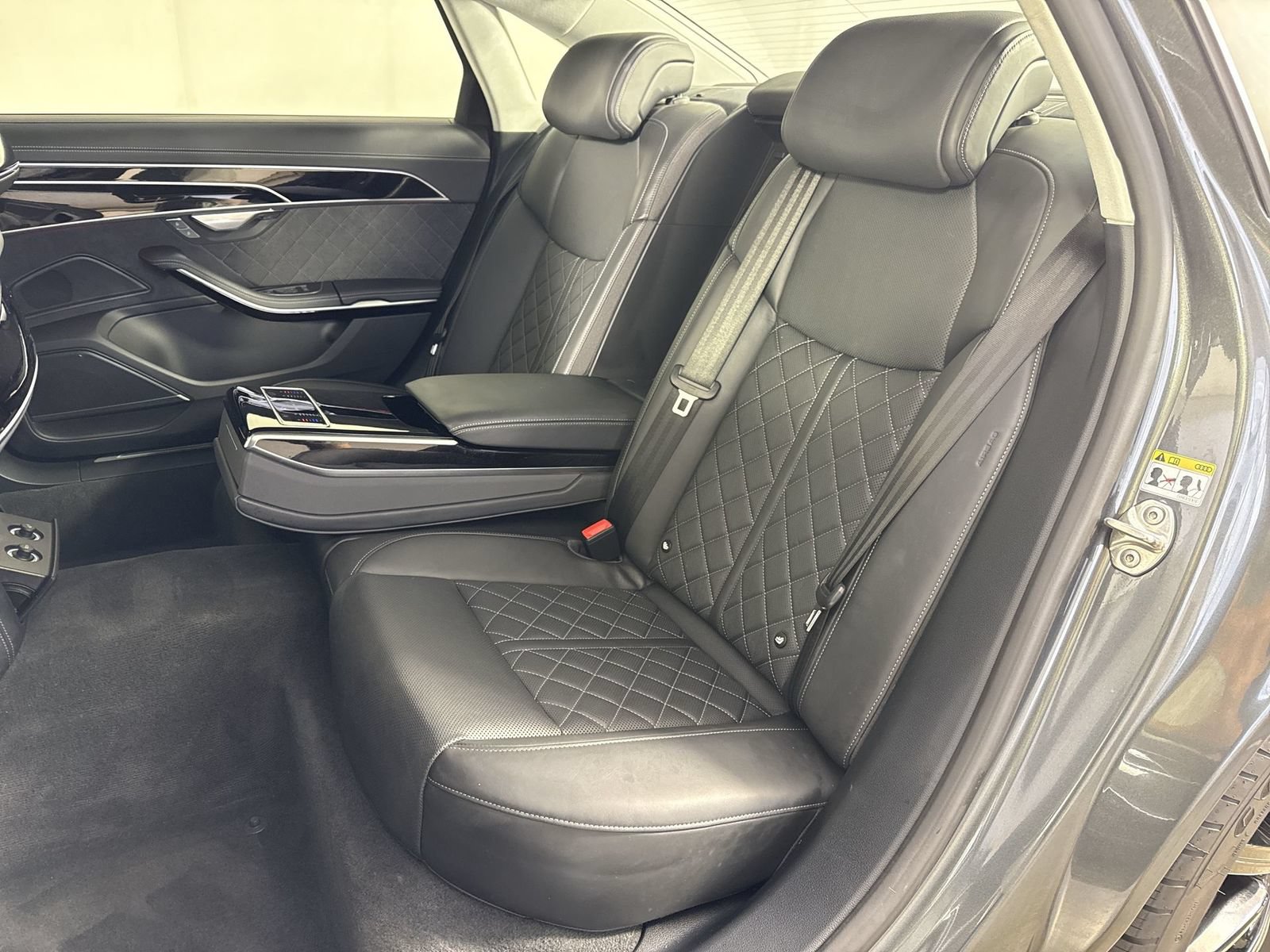 Used 2023 Audi S8 AWD/4WD image 22