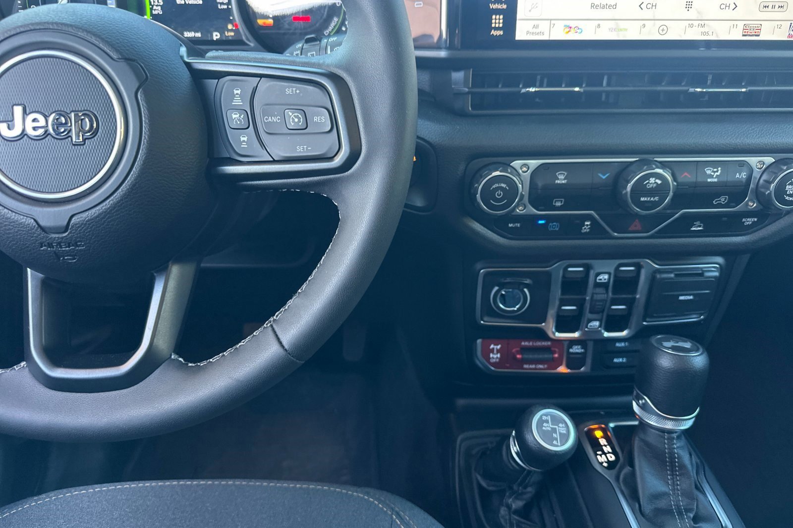 Used 2025 Jeep Wrangler Willys image 16