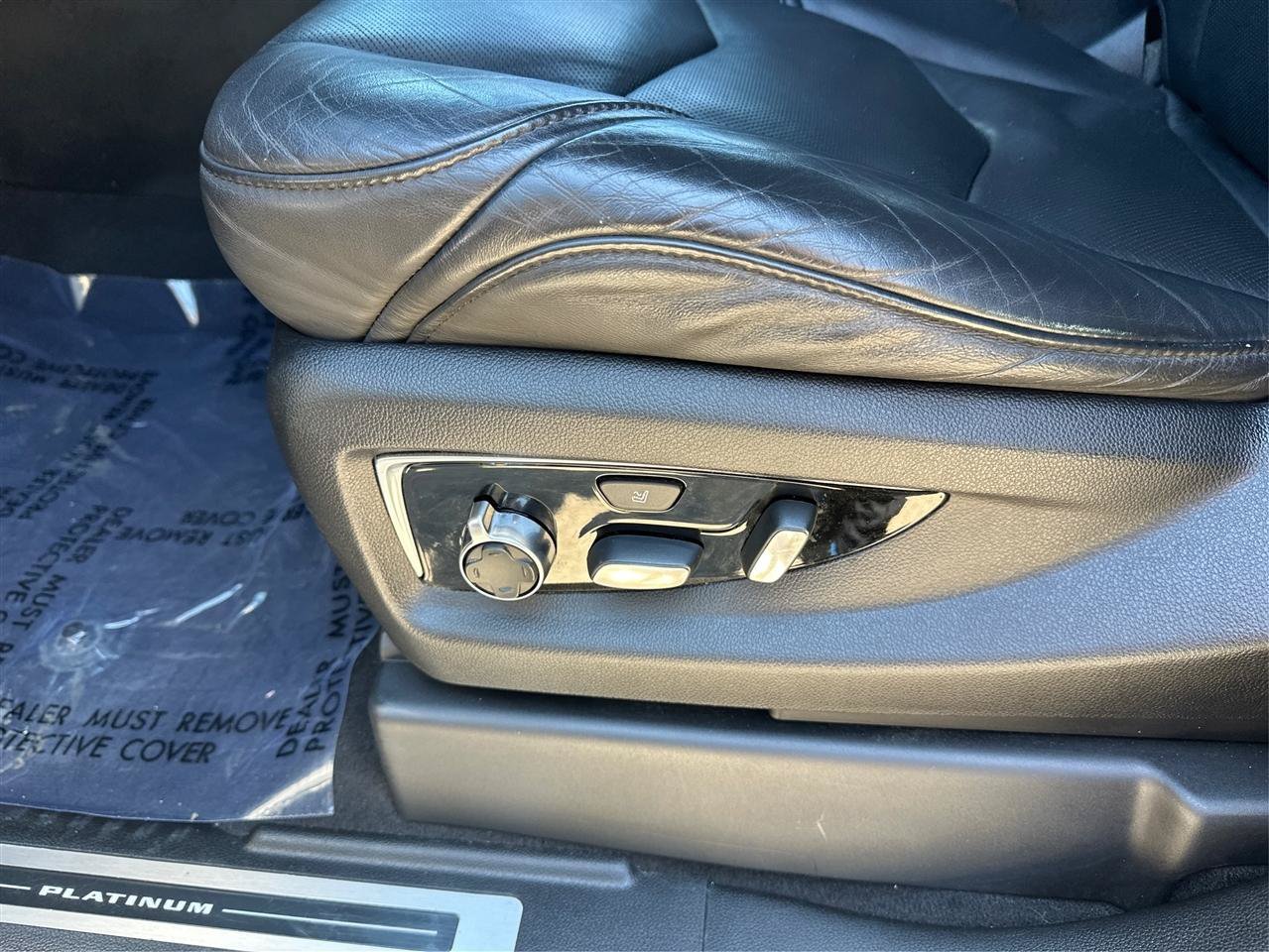Used 2019 Cadillac Escalade ESV Platinum AWD/4WD image 19