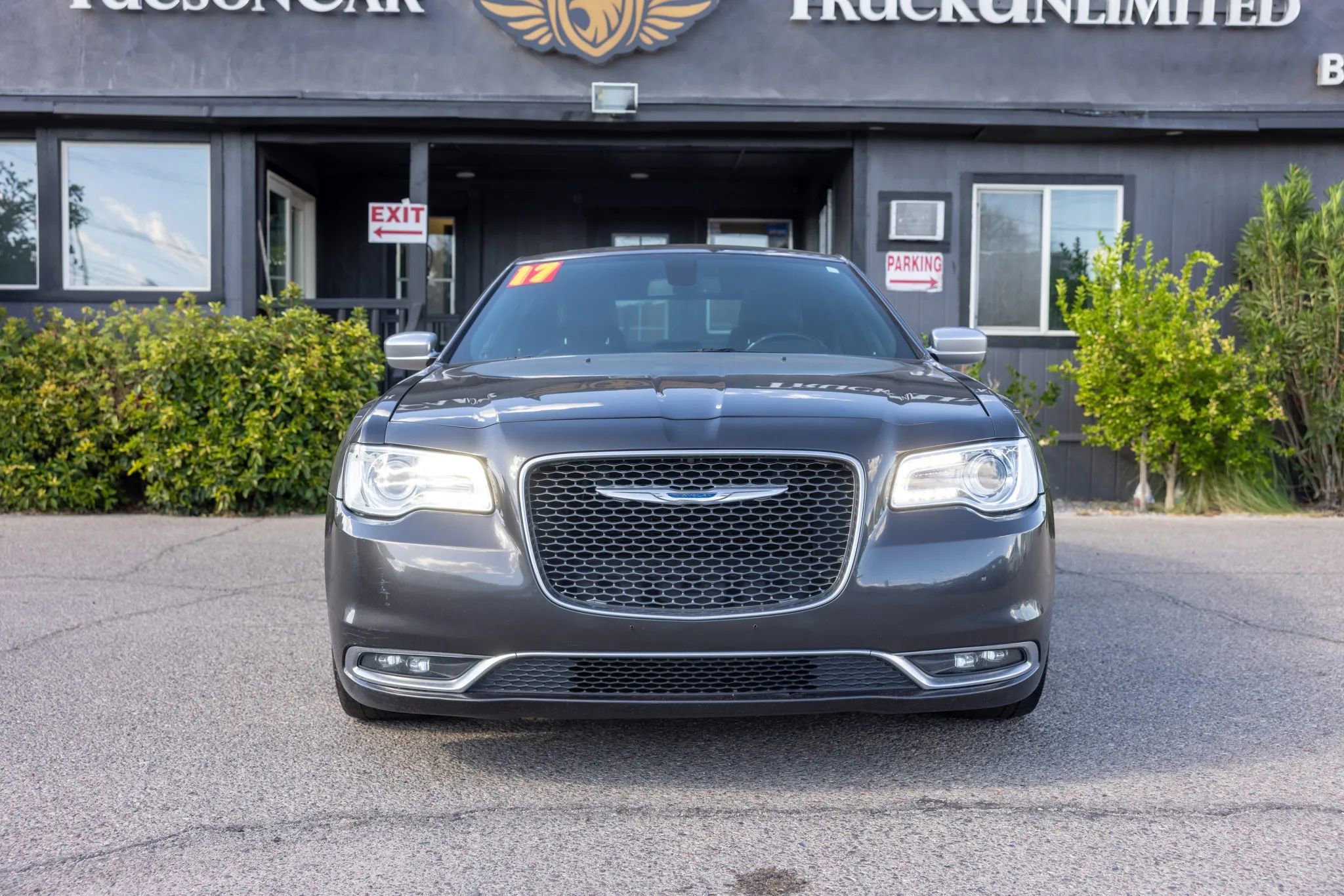 Used 2017 Chrysler 300 C Platinum image 10