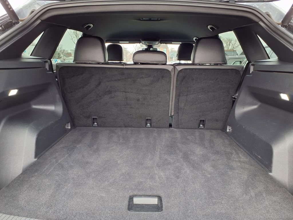 Used 2025 Volkswagen Atlas Cross Sport SE image 17