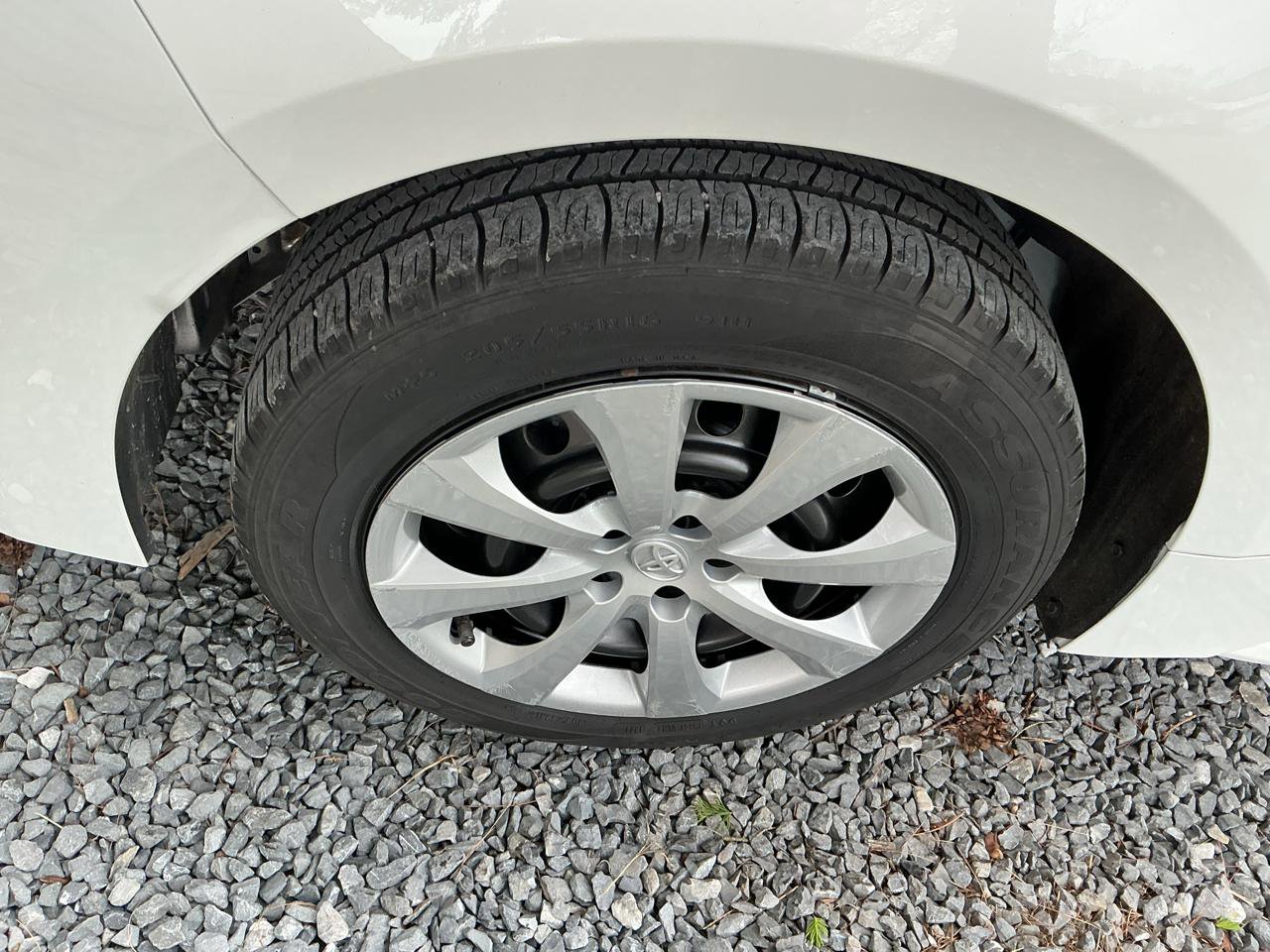 Used 2022 Toyota Corolla LE FWD image 19