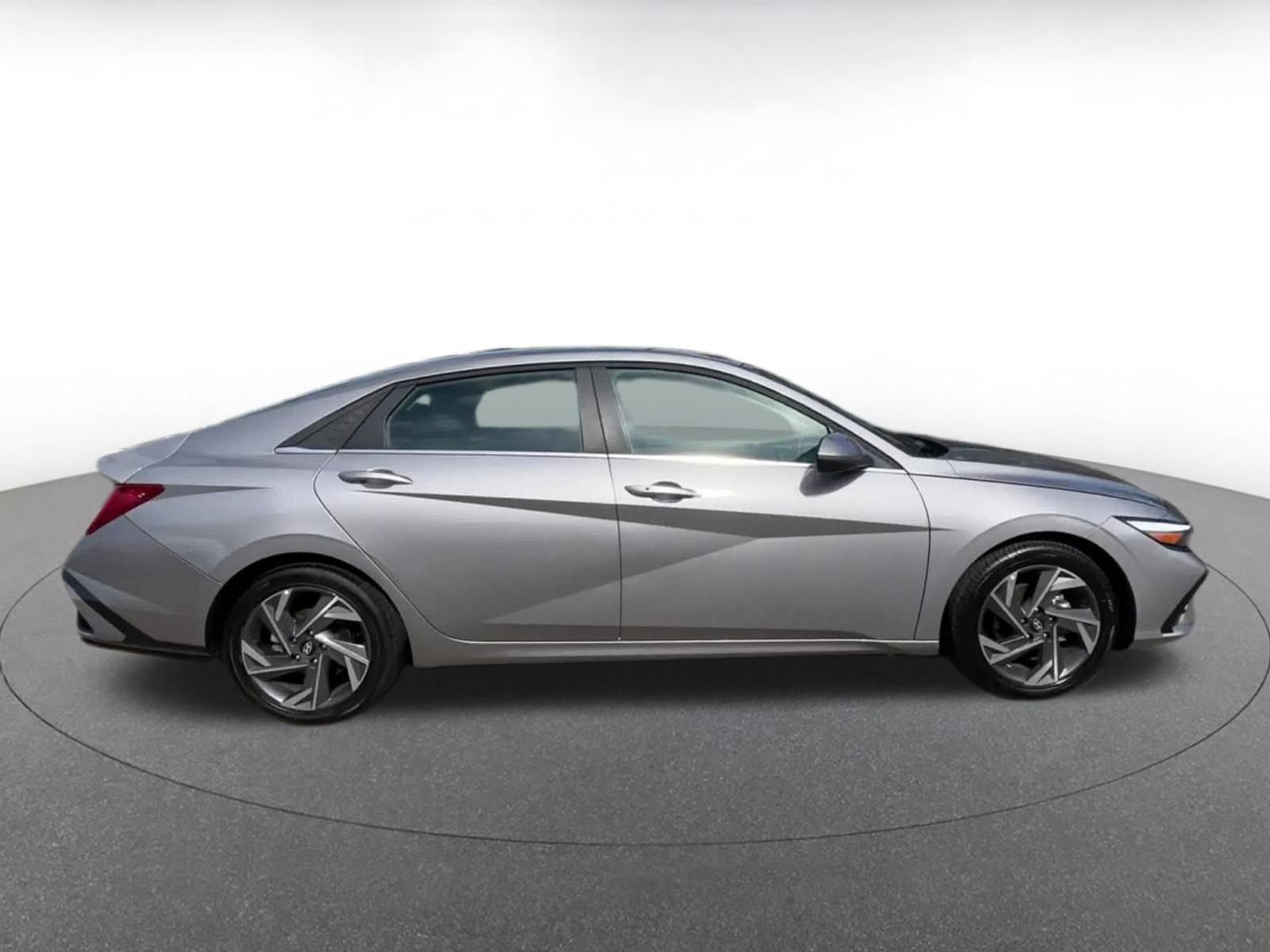 Used 2025 Hyundai Elantra SEL FWD image 16