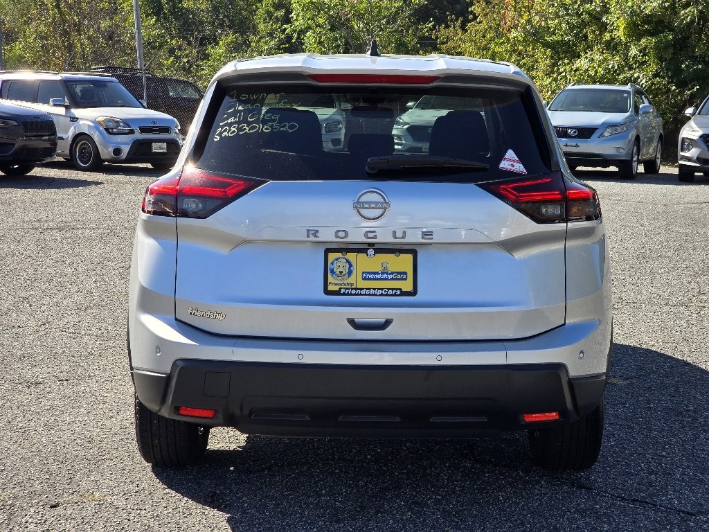 Used 2024 Nissan Rogue S image 25
