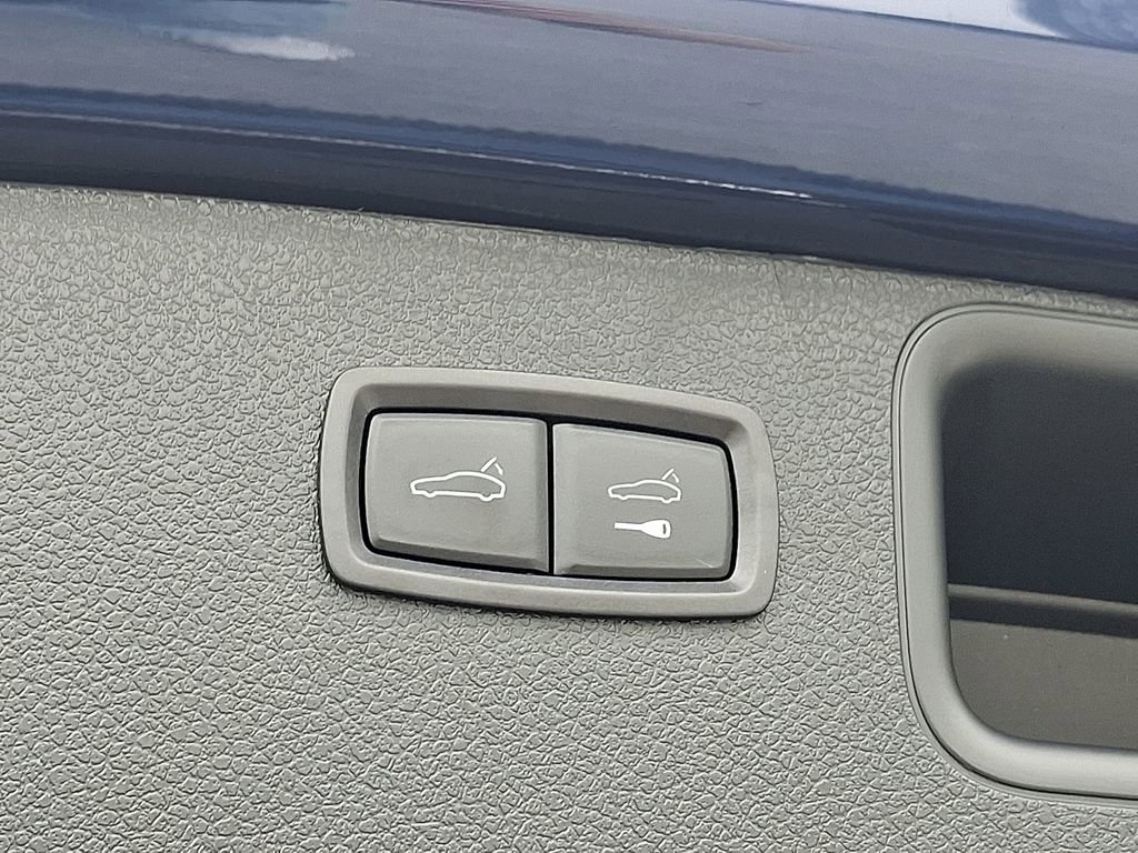 Certified 2025 Porsche Macan image 32