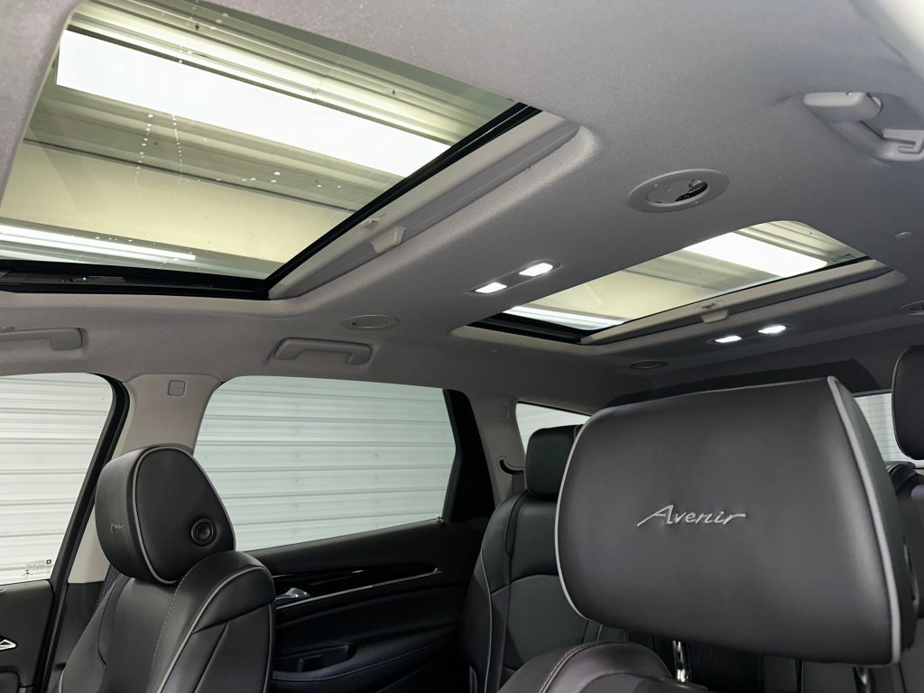 Used 2020 Buick Enclave Avenir w/ Avenir Technology Package AWD/4WD image 4