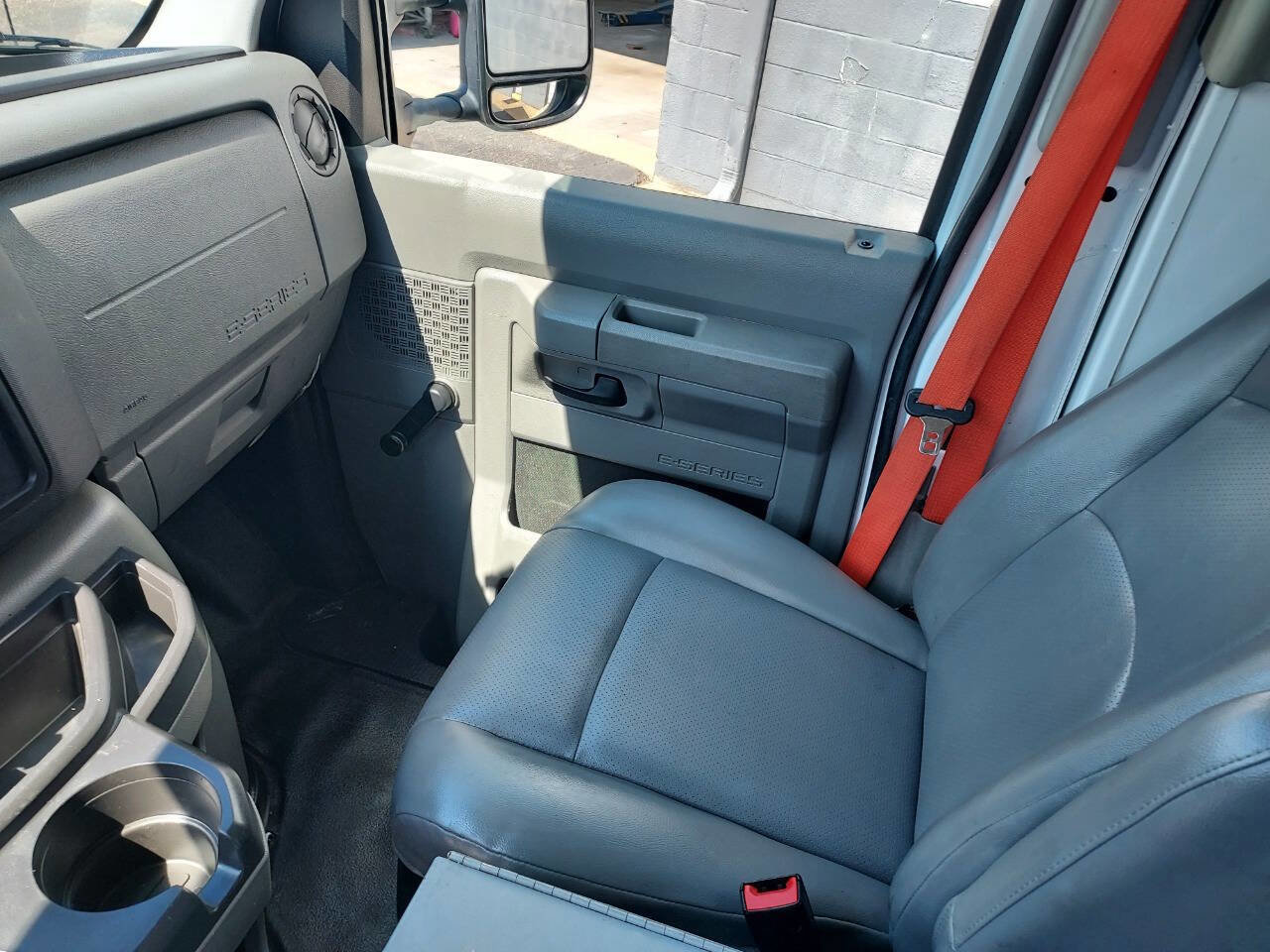 Used 2016 Ford E-350 and Econoline 350 Super Duty image 15