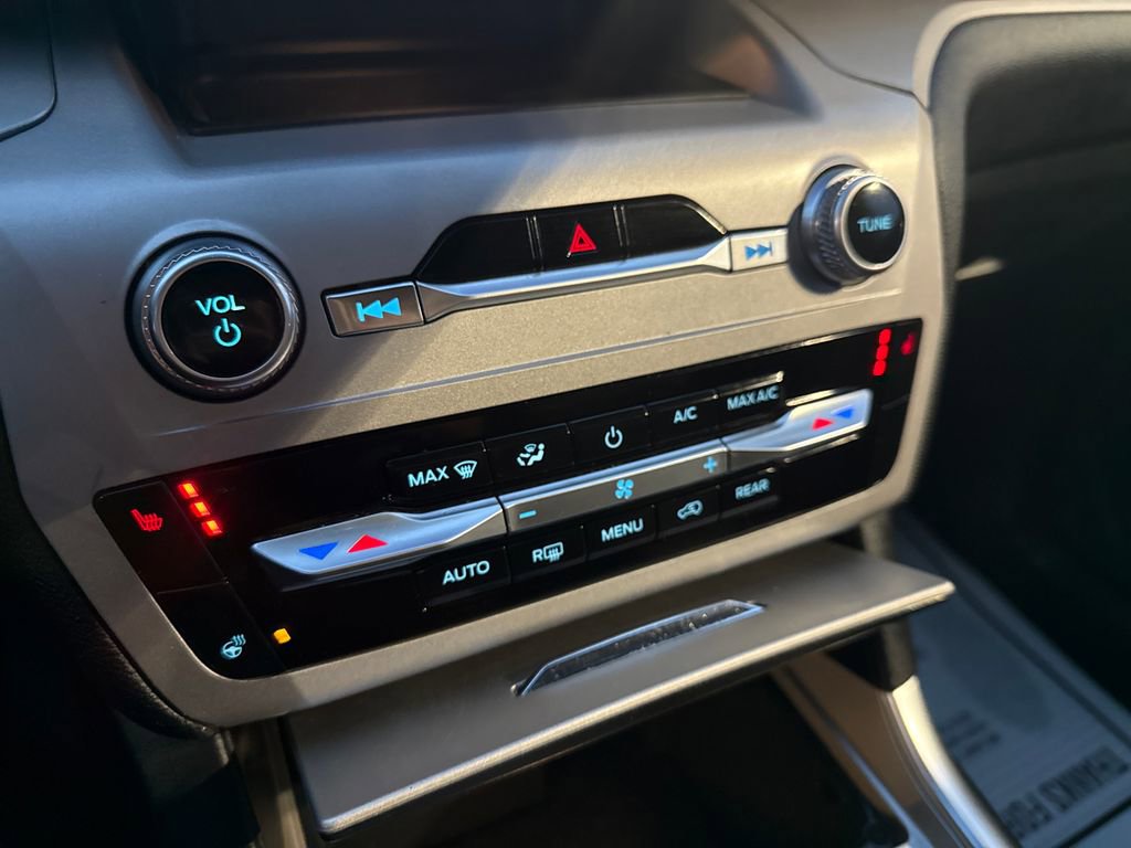 Used 2023 Ford Explorer XLT w/ Equipment Group 202A image 41