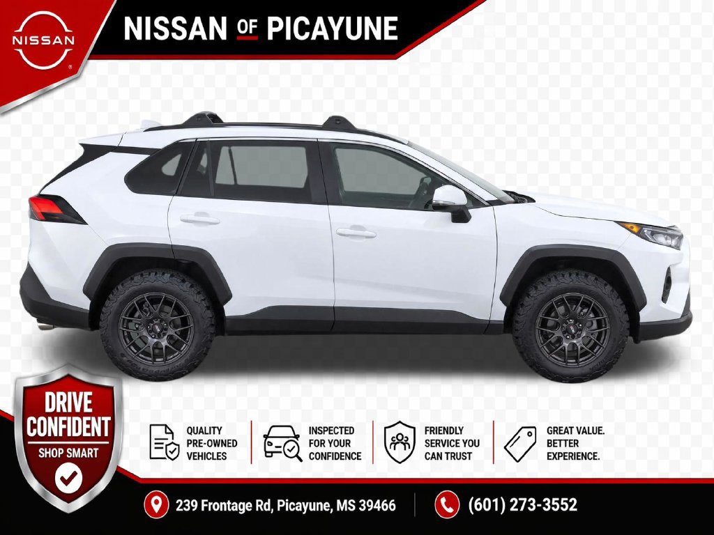 Used 2019 Toyota RAV4 XLE w/ Convenience Package FWD image 2