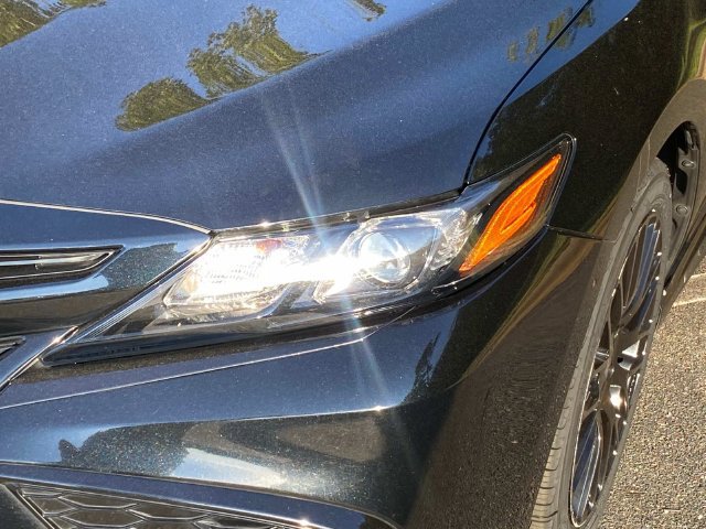 Used 2023 Toyota Camry SE FWD image 5