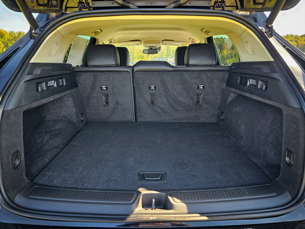 Used 2022 Buick Envision Essence w/ Safety Package FWD image 37
