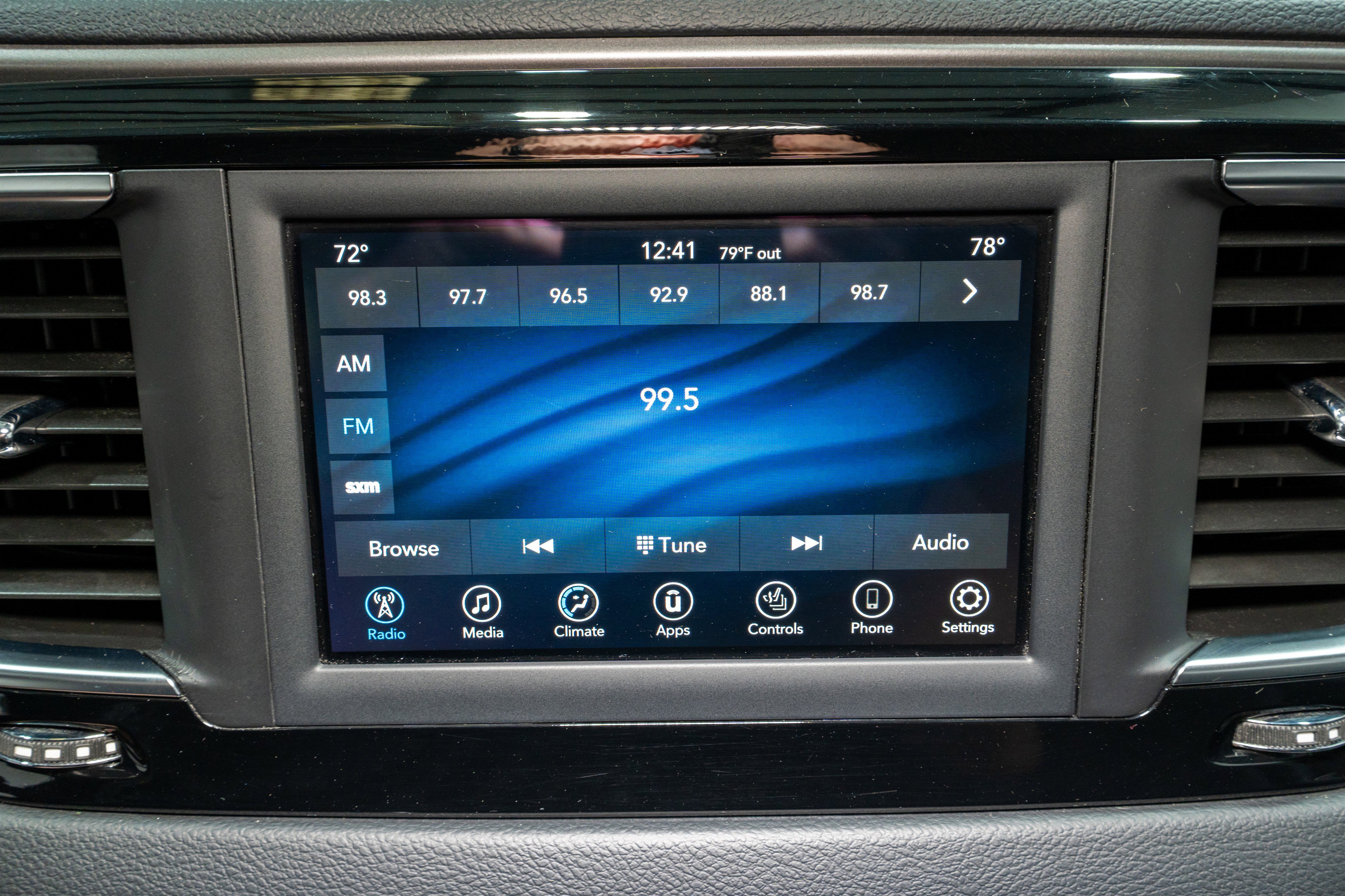 Used 2020 Chrysler Pacifica Touring-L image 15