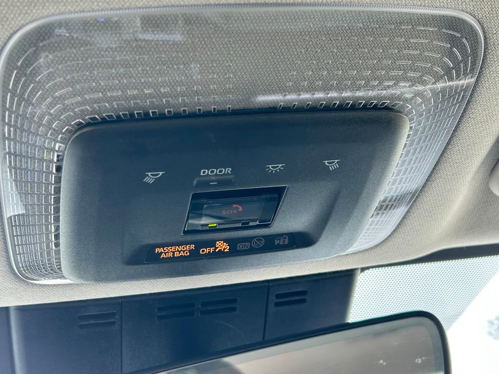 Used 2025 Toyota Prius XLE FWD image 18