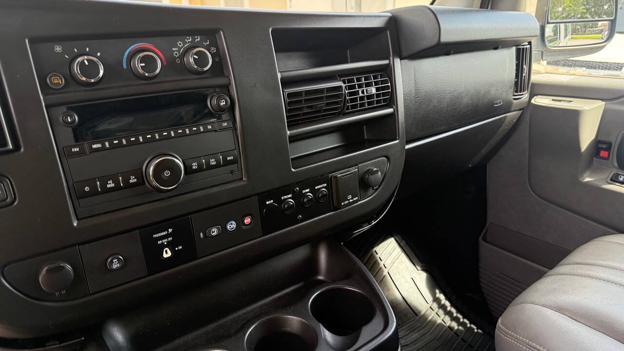 Used 2018 Chevrolet Express 2500 w/ Driver Convenience Package RWD image 14