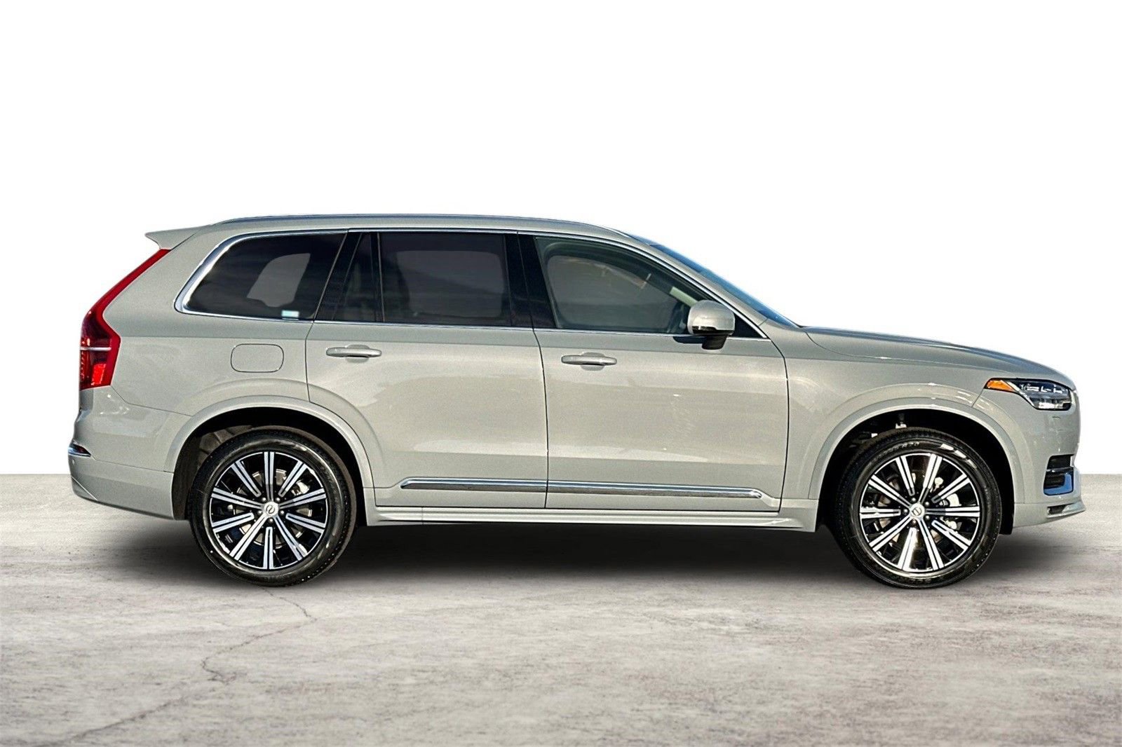 Certified 2025 Volvo XC90 B6 Core w/ Climate Package image 9