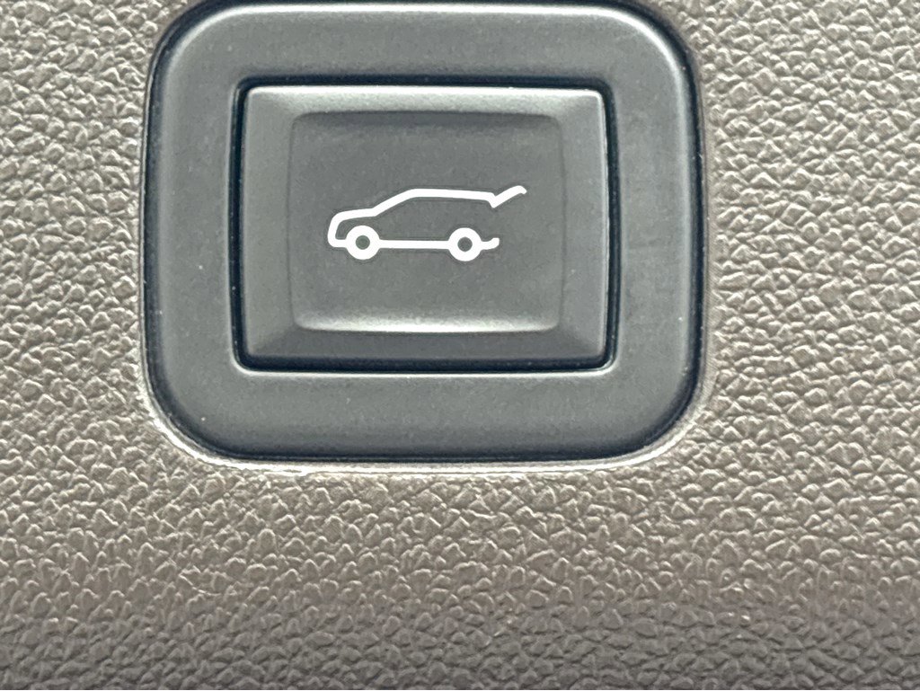 Used 2024 Chevrolet Suburban LT image 24