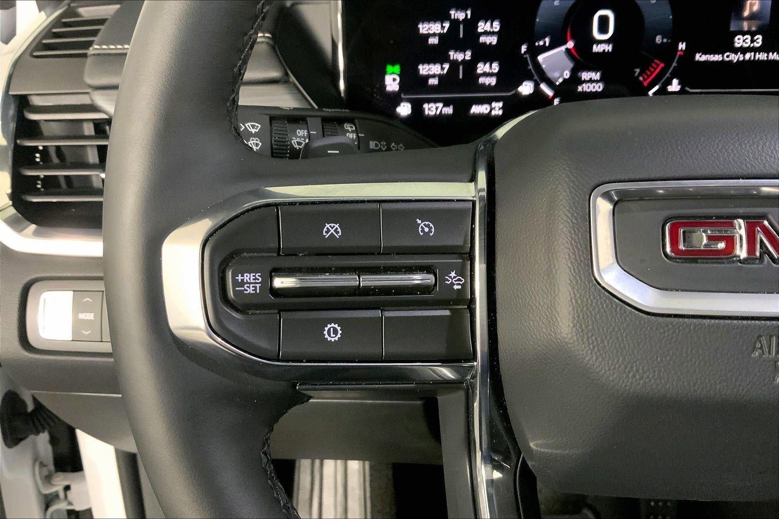 Used 2025 GMC Acadia Elevation AWD/4WD image 18