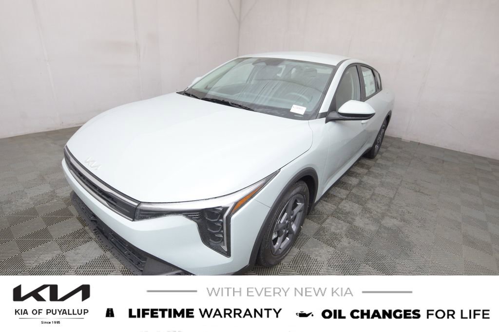 New 2025 Kia K4 LXS
