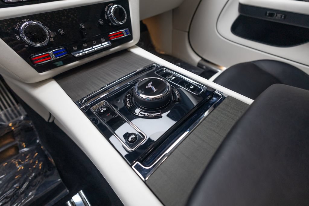 Used 2024 Rolls-Royce Spectre w/ Spectre Launch Package AWD/4WD image 31