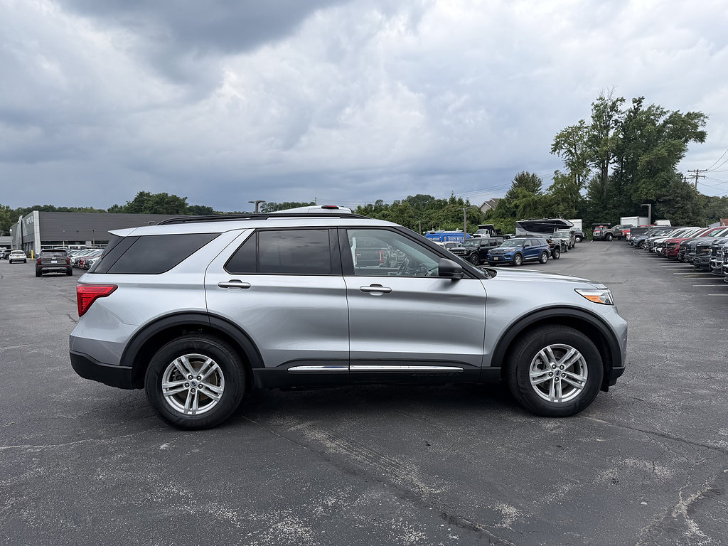 Certified 2023 Ford Explorer XLT w/ Equipment Group 202A AWD/4WD image 8