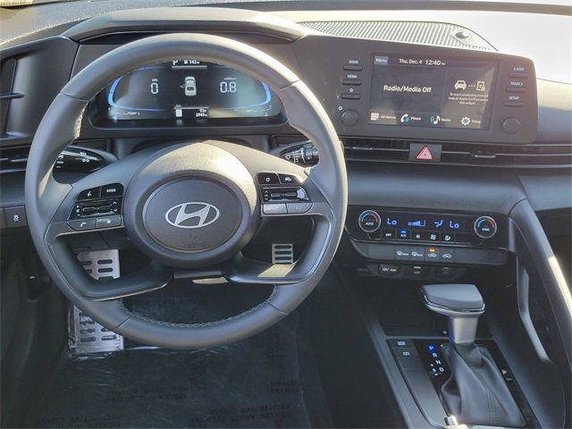 Used 2025 Hyundai Elantra Sport image 4