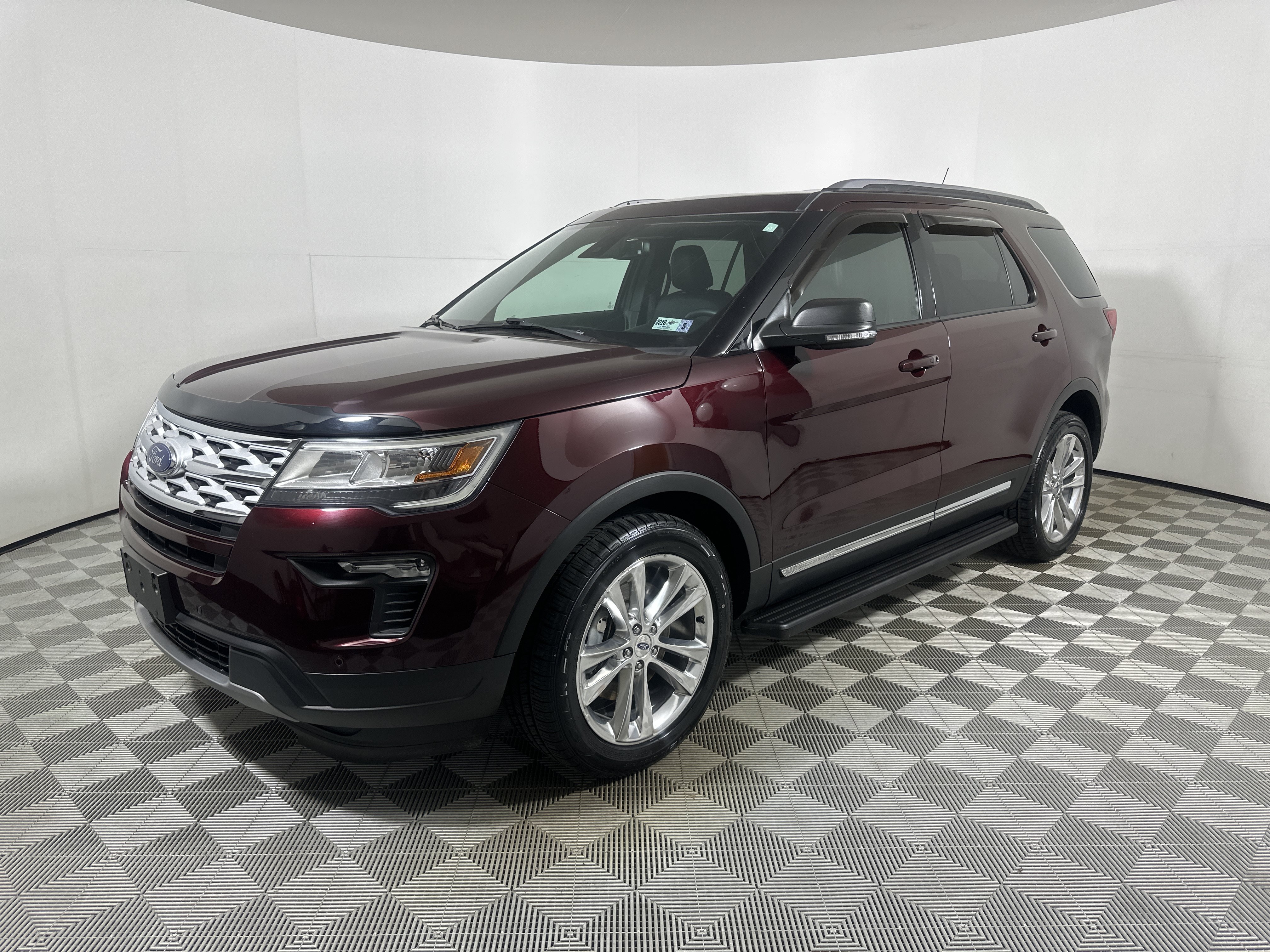 Used 2019 Ford Explorer XLT w/ Equipment Group 202A AWD/4WD image 3