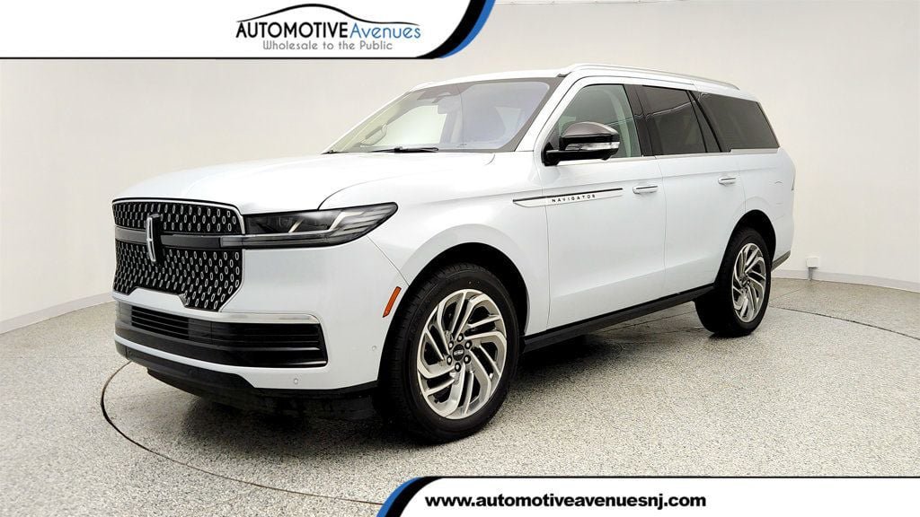 Used 2025 Lincoln Navigator Reserve AWD/4WD image 1