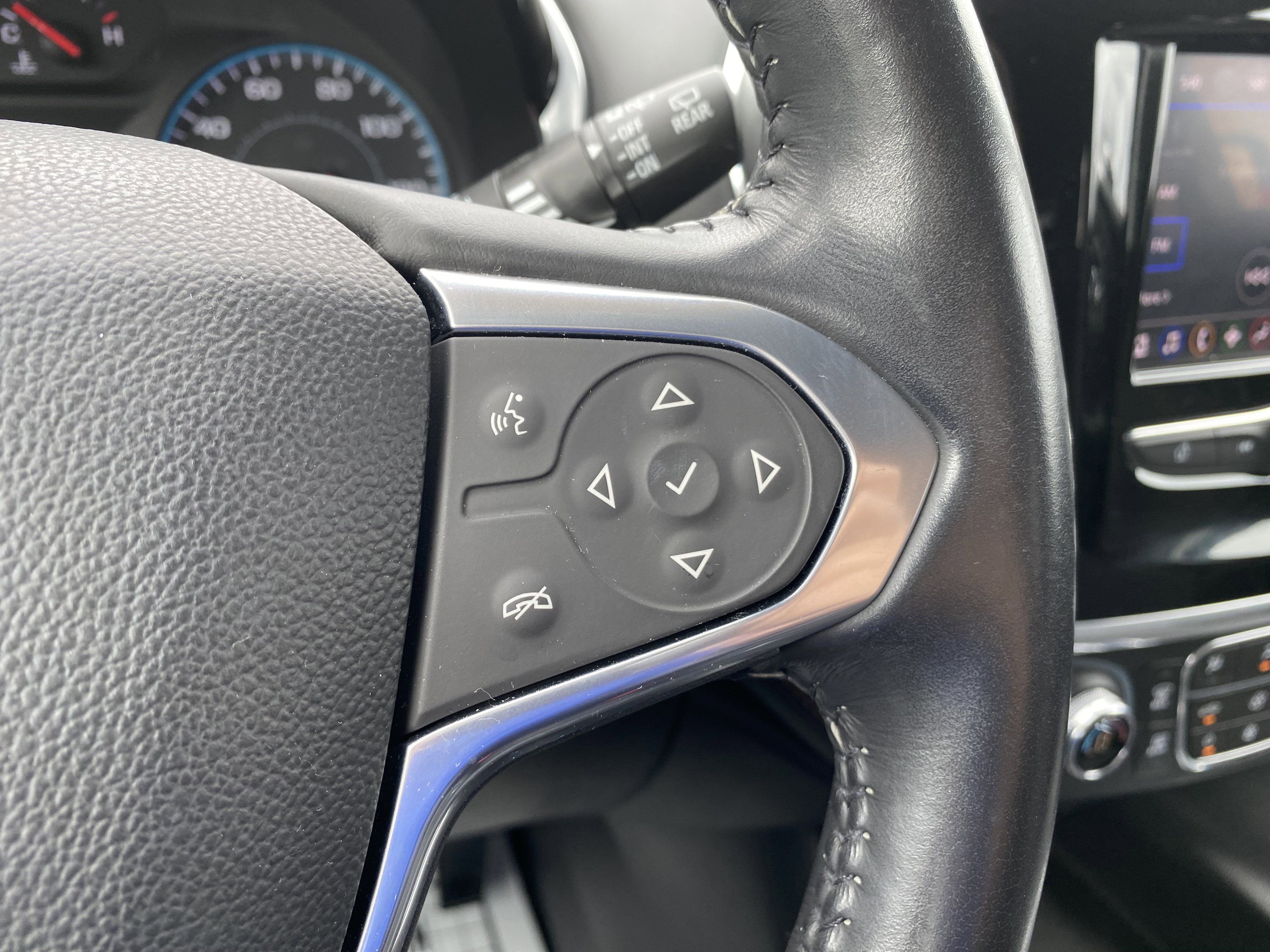 Used 2021 Chevrolet Traverse LT image 20