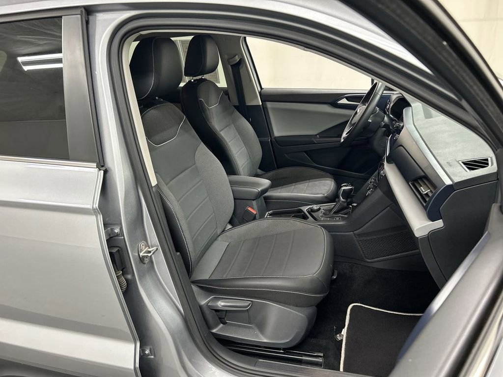 Certified 2023 Volkswagen Taos SE w/ Black Wheel Package AWD/4WD image 22