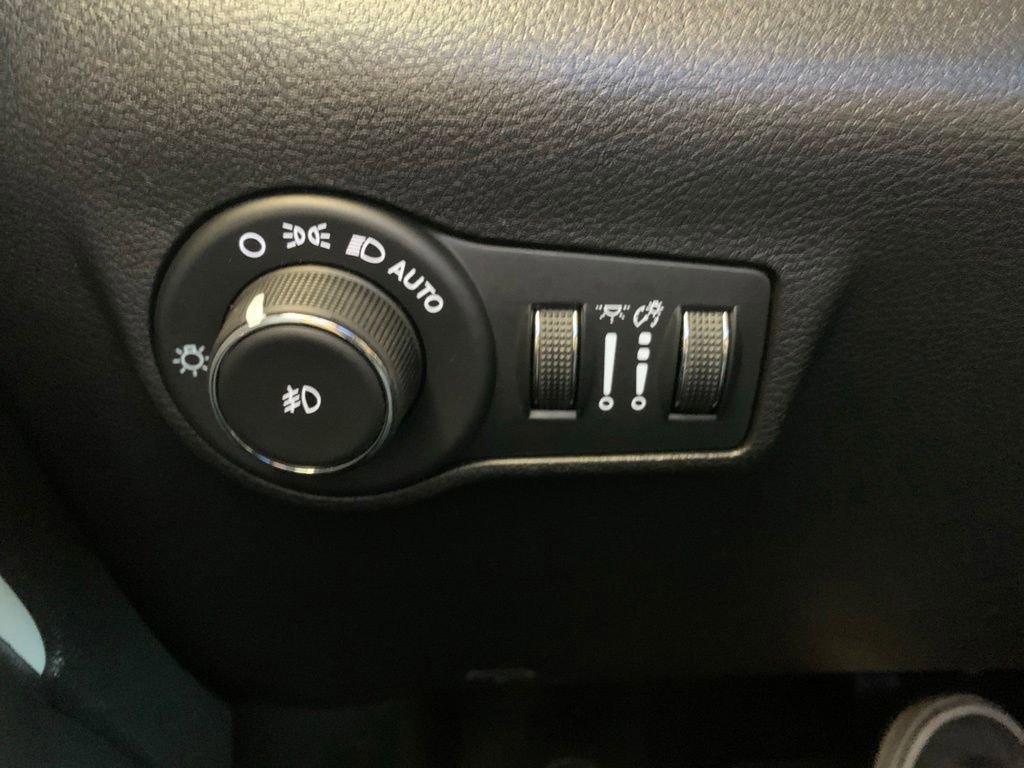 Used 2023 Jeep Compass Limited AWD/4WD image 8