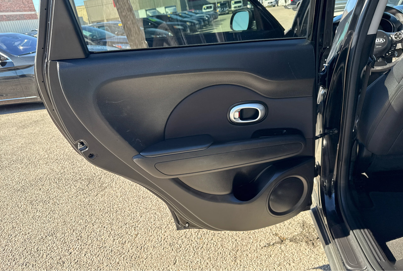 Used 2016 Kia Soul Base 6A image 13
