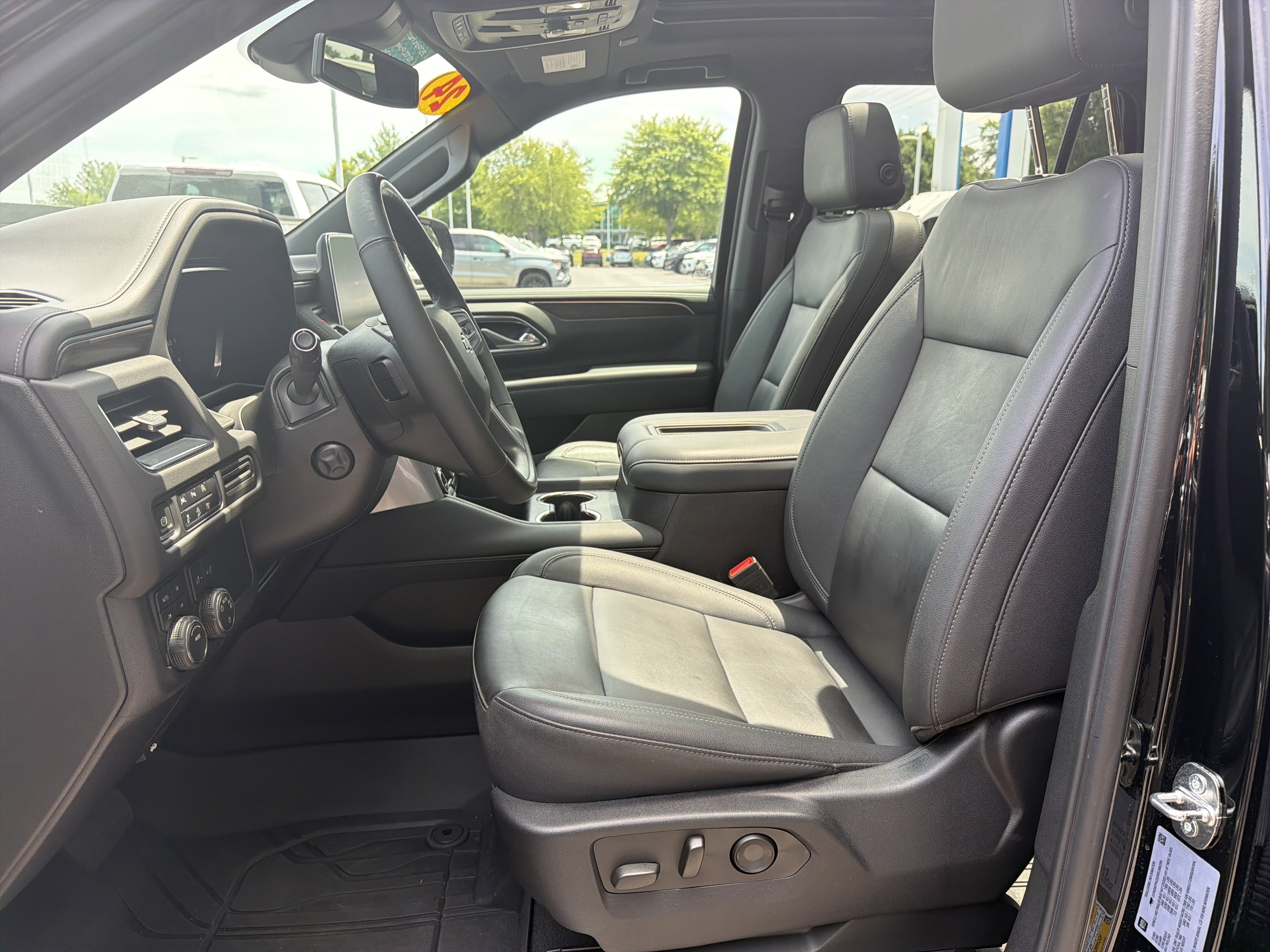 Used 2024 Chevrolet Tahoe Z71 w/ Luxury Package AWD/4WD image 16