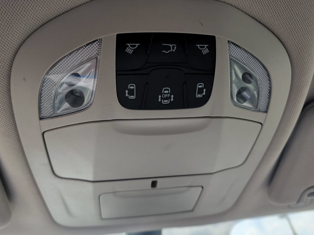 Used 2024 Chrysler Pacifica Touring-L FWD image 18