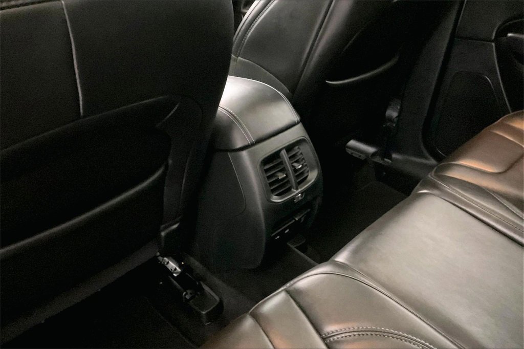 Used 2019 Jeep Cherokee Latitude Plus w/ Comfort/Convenience Group image 10