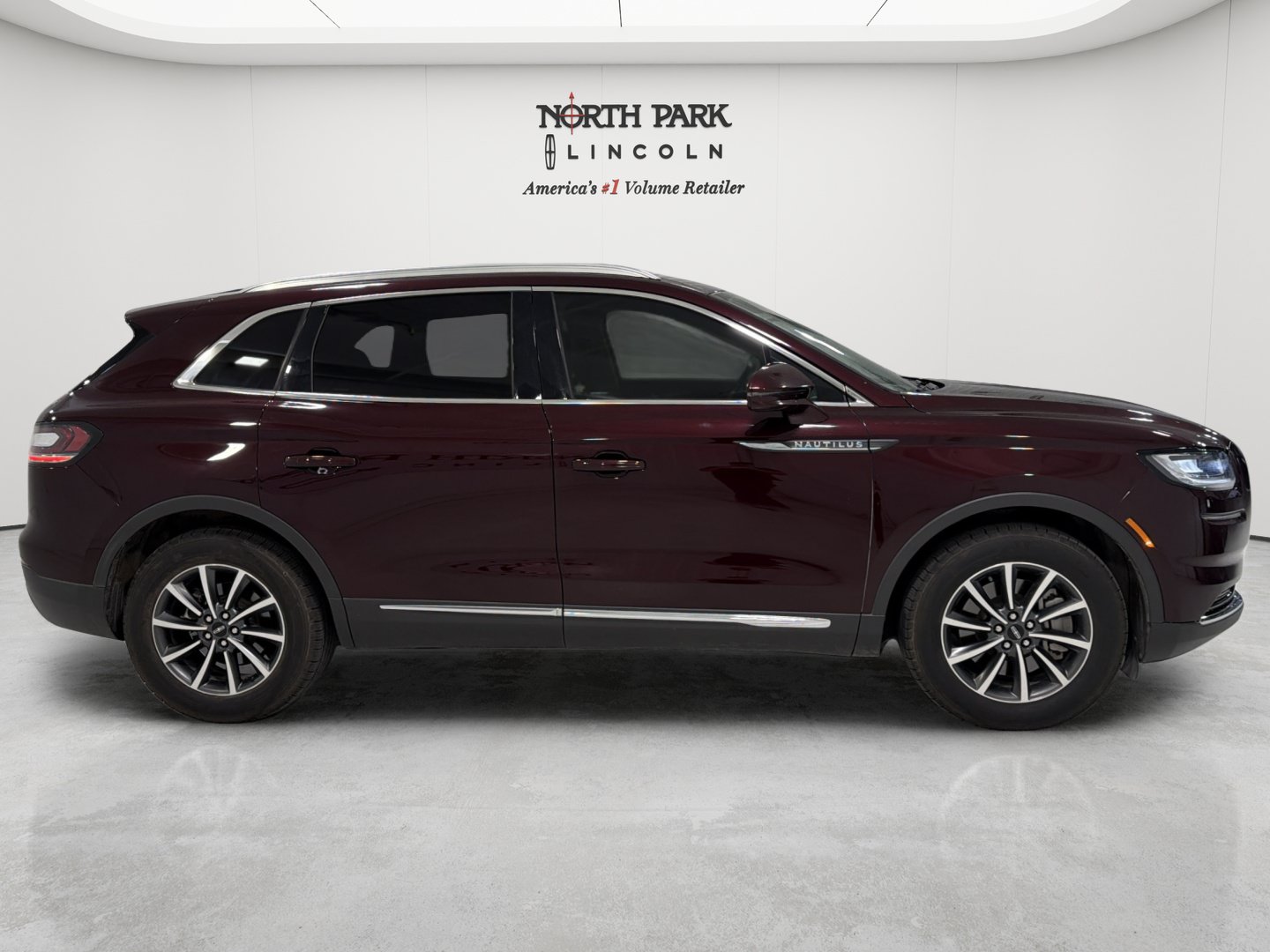 Used 2022 Lincoln Nautilus FWD image 6