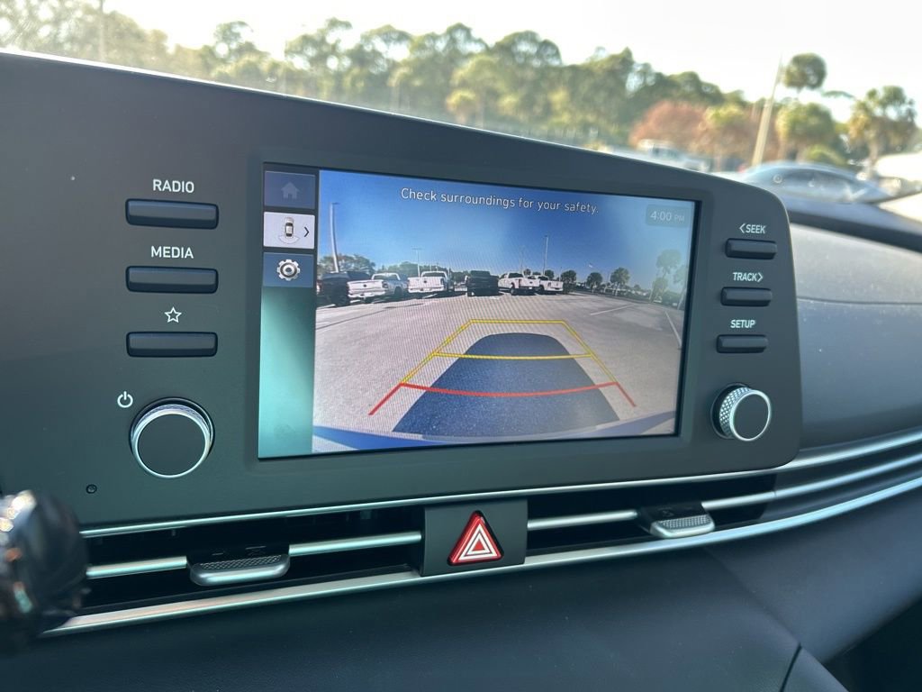 Used 2025 Hyundai Elantra SE image 32