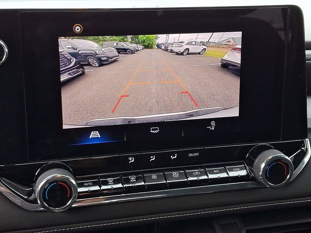 Used 2024 Chevrolet Colorado LT w/ LT Convenience Package AWD/4WD image 17