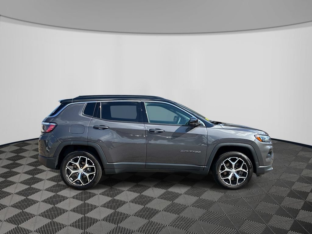 Used 2024 Jeep Compass Limited w/ Sun and Sound Group AWD/4WD image 9
