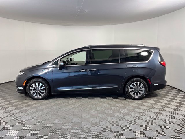 Used 2021 Chrysler Pacifica Limited FWD image 4