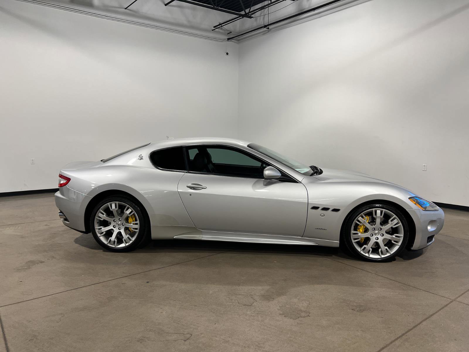 Used 2010 Maserati GranTurismo S image 2