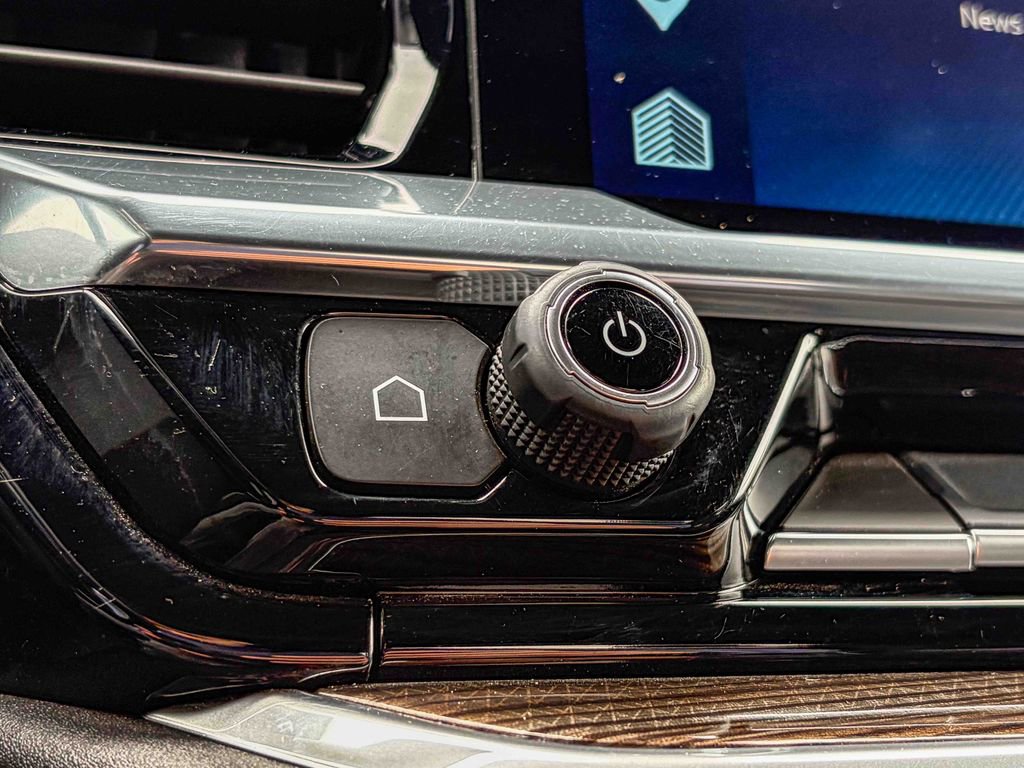 Used 2025 Chevrolet Silverado 2500 LT w/ Convenience Package image 27