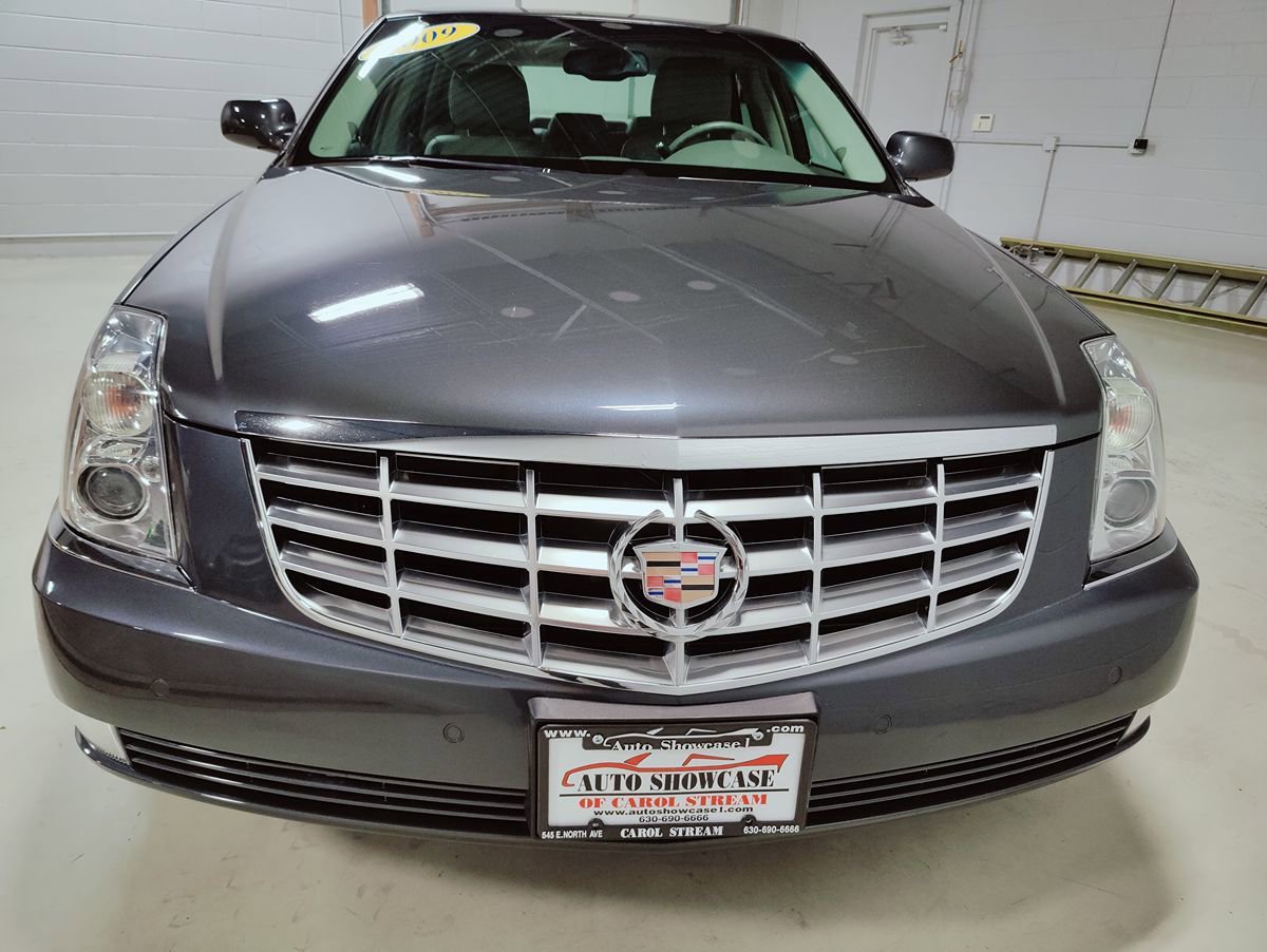 Used 2009 Cadillac DTS w/ Trunk Convenience Package FWD image 3