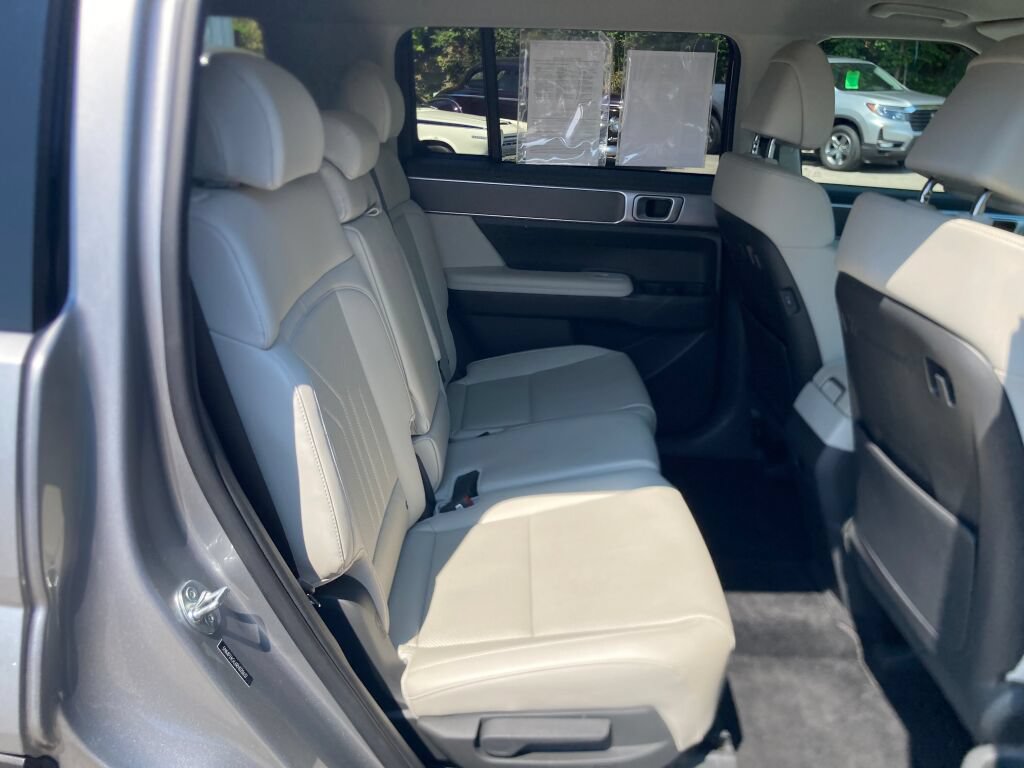 Used 2024 Hyundai Santa Fe SEL FWD image 18