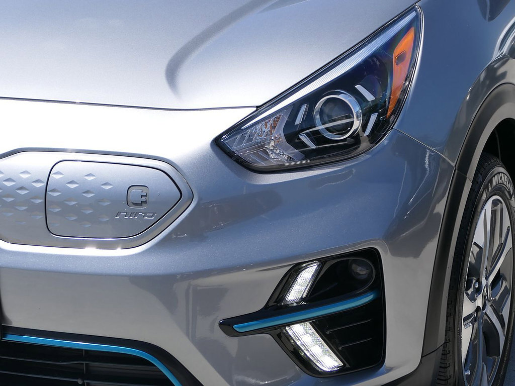 Used 2022 Kia Niro EX FWD image 9