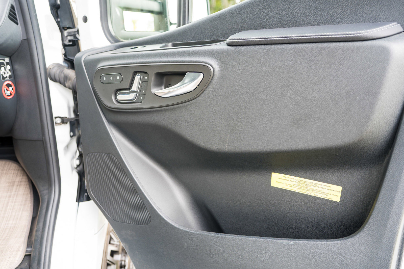 Used 2023 Mercedes-Benz Sprinter 4500 image 39