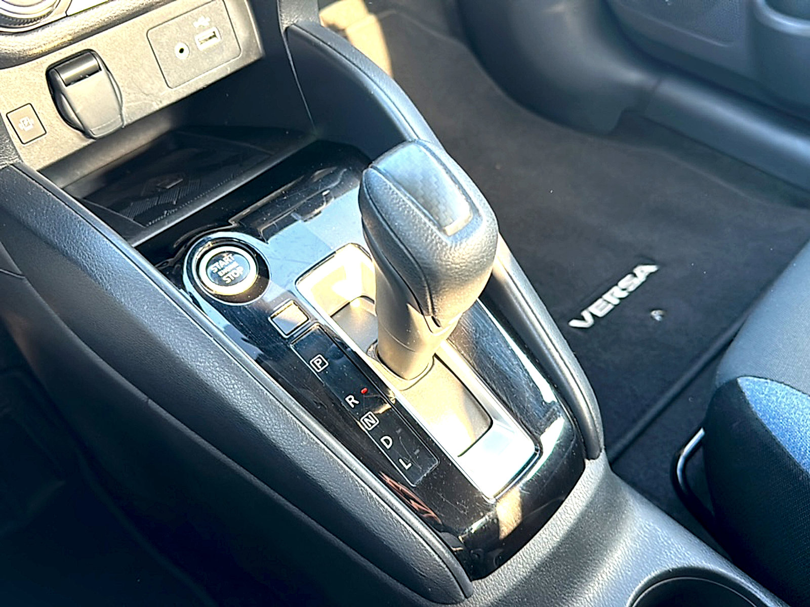 Used 2023 Nissan Versa SV image 33