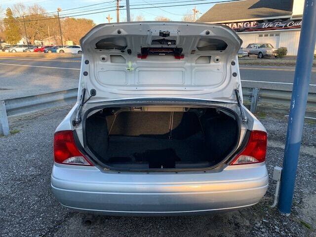 Used 2003 Ford Focus SE FWD image 13