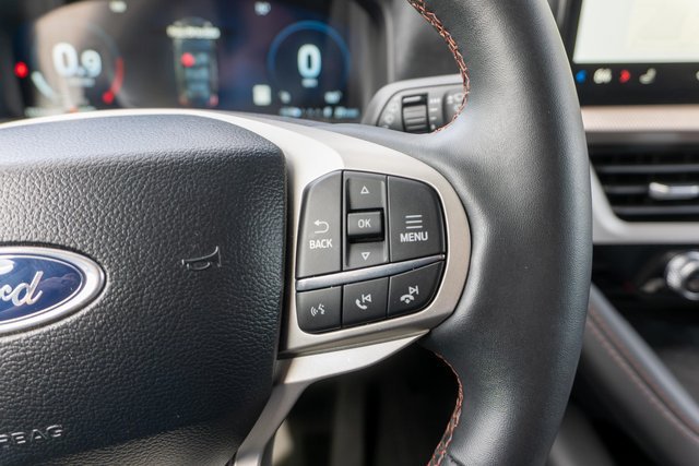 Used 2025 Ford Explorer Active AWD/4WD image 22