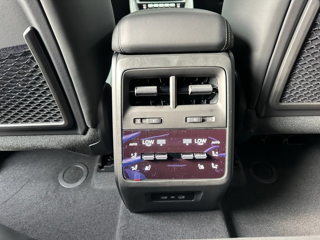 Used 2026 Porsche Macan Electric RWD image 40